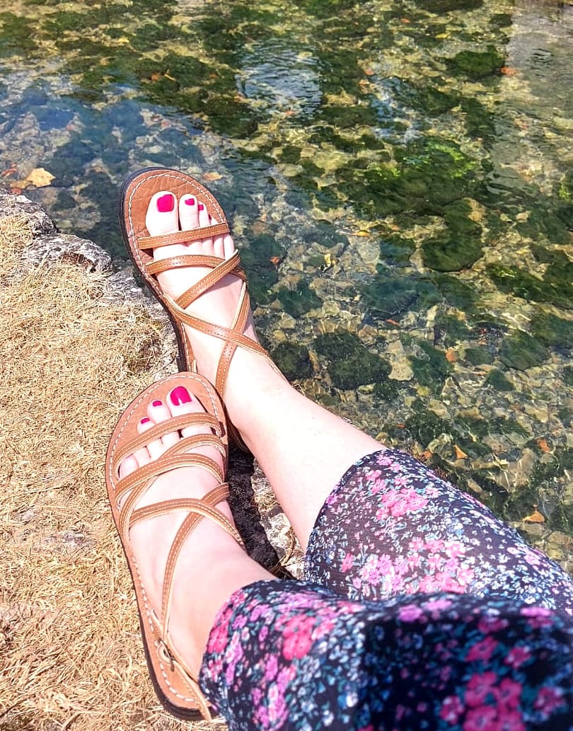 sandales cuir femme aux pieds