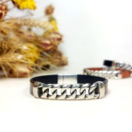 vue de face bracelet en cuir avec maillons argentés