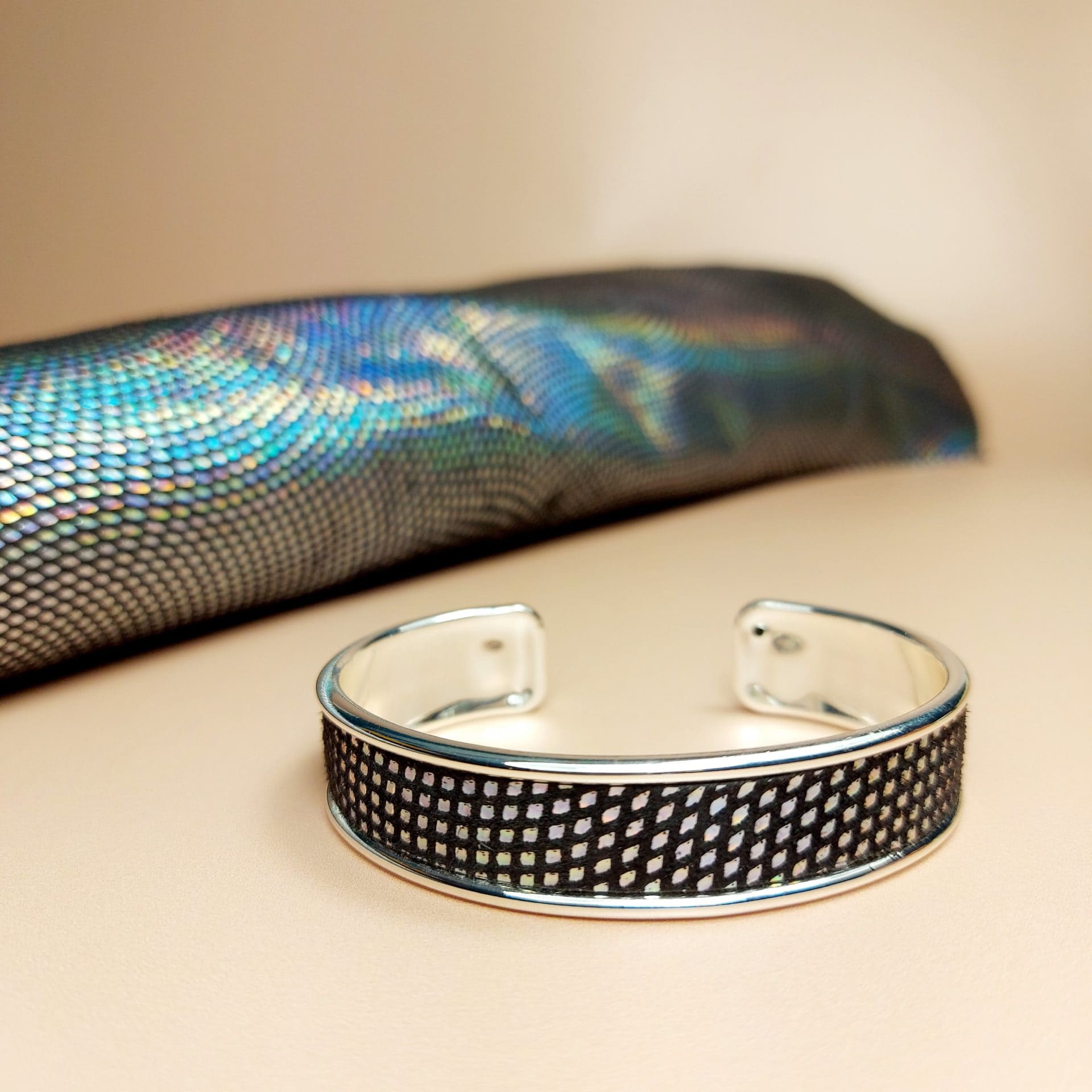 bracelet manchette jonc argenté cuir style disco bleu foncé pailleté