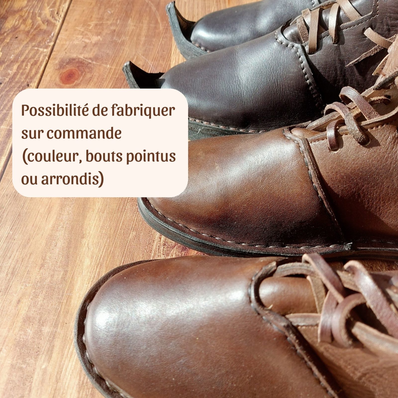 Commande personnalisable des bottes médiévales en cuir