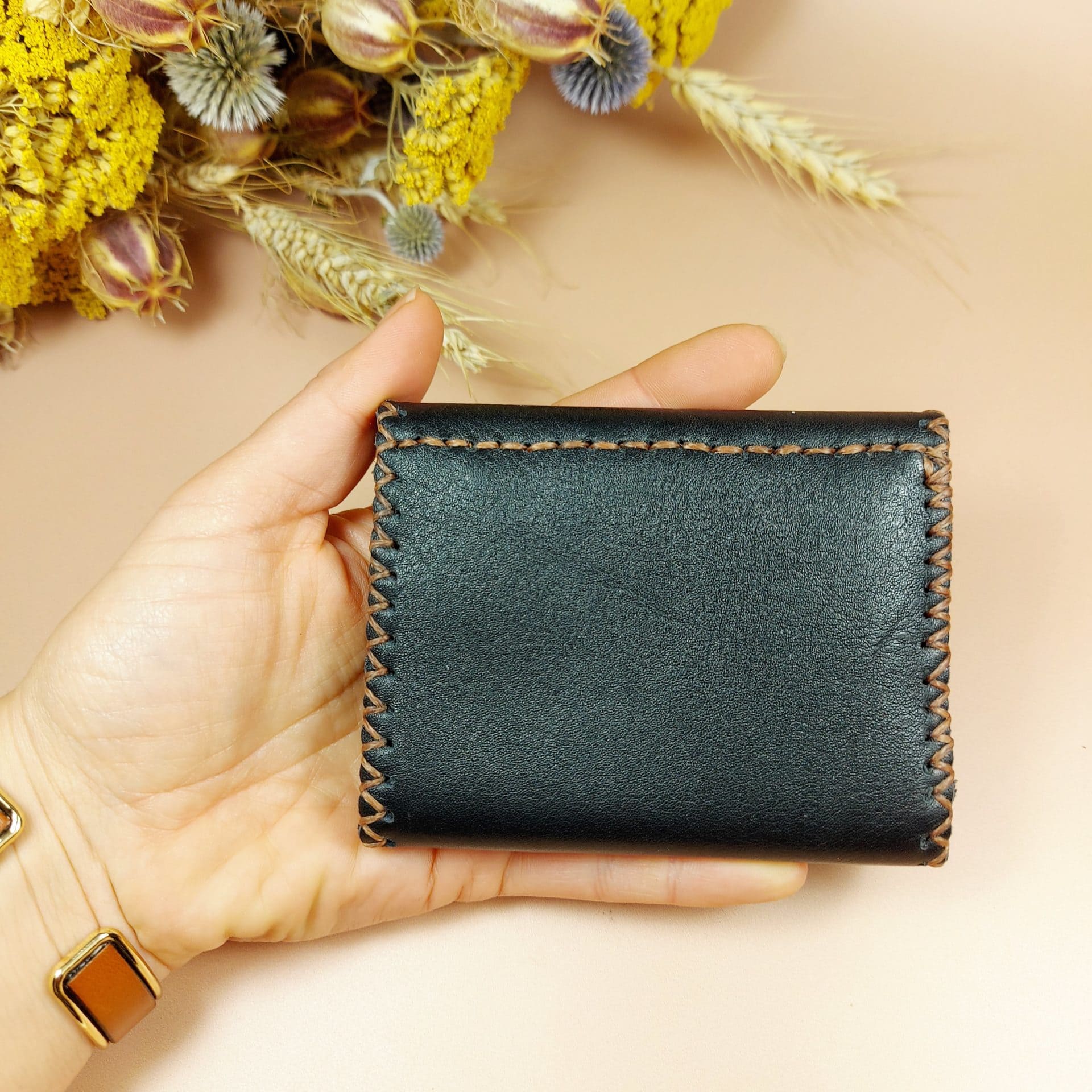 porte-monnaie porte-cartes en cuir noir vu de dos