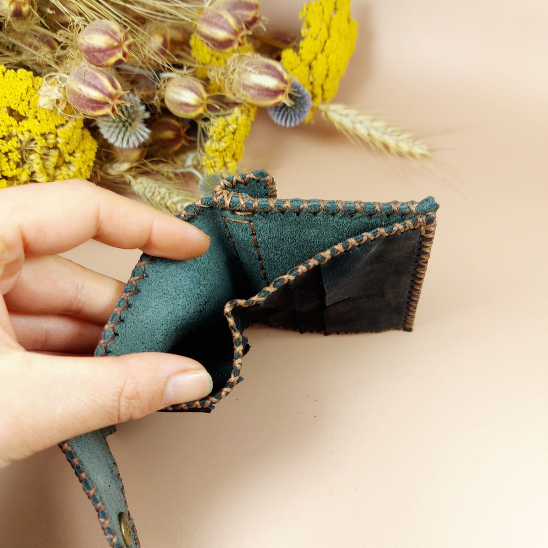 porte-monnaie porte-cartes en cuir noir avec emplacements pour billets