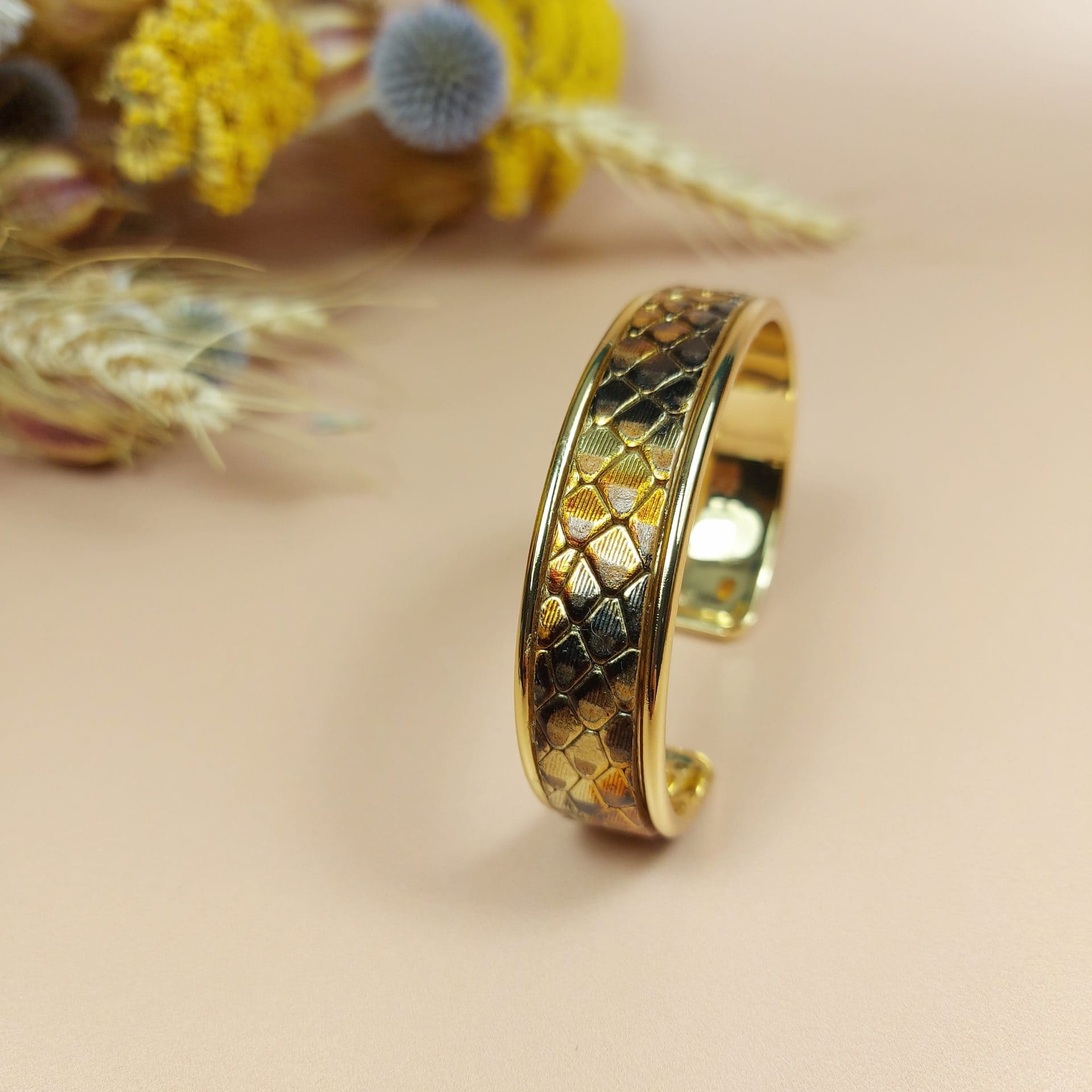 bracelet manchette jonc doré en cuir imitation serpent