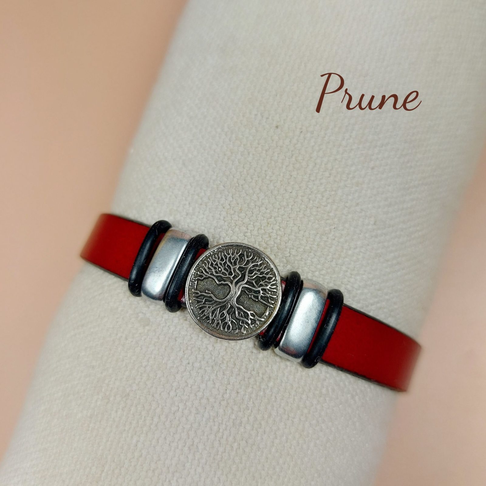 Bracelet en cuir prune avec arbre de vie