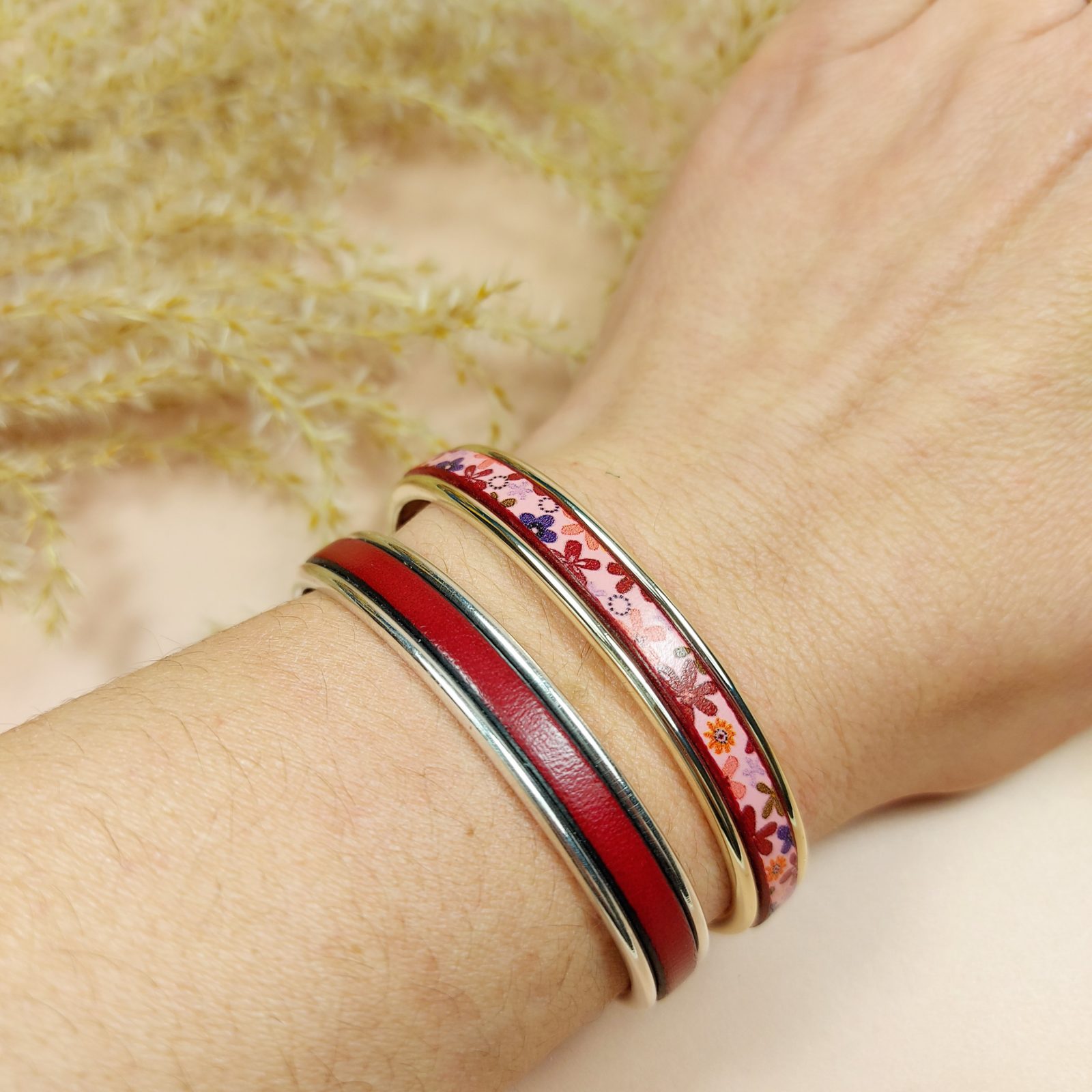 Bracelet jonc rigide cuir fleuri