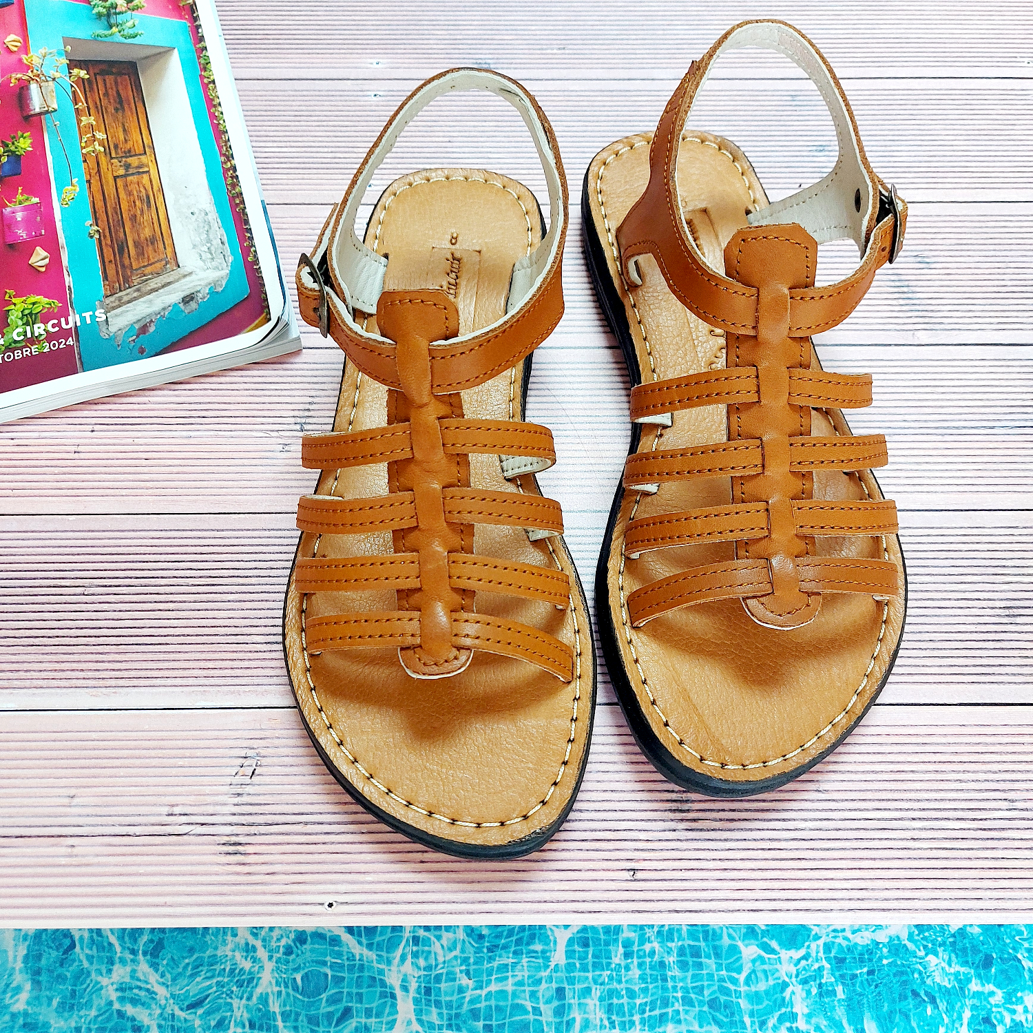 Sandales plates à brides en cuir camel