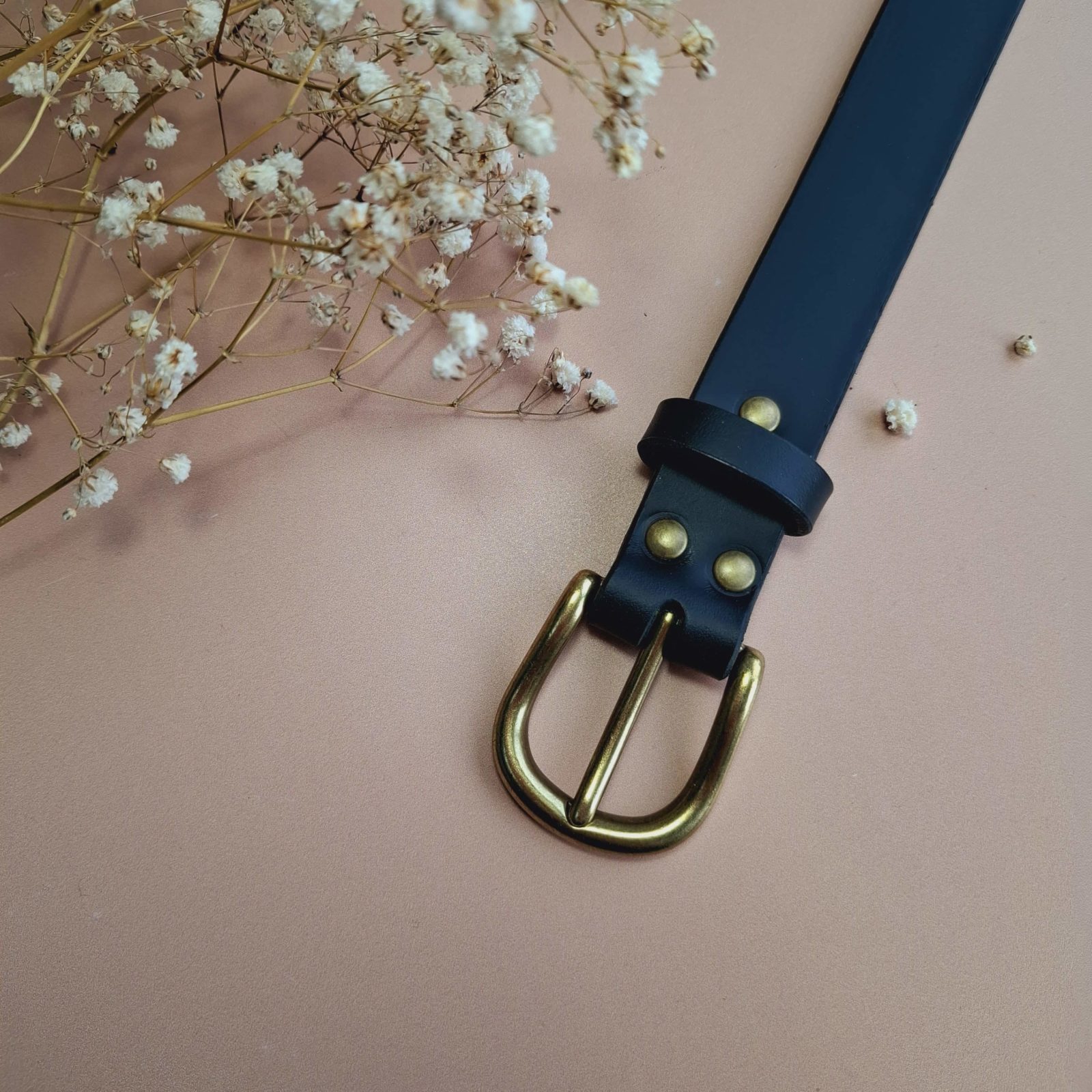 Ceinture fine noire artisanale en cuir véritable, largeur 2,5cm, boucle vieux laiton