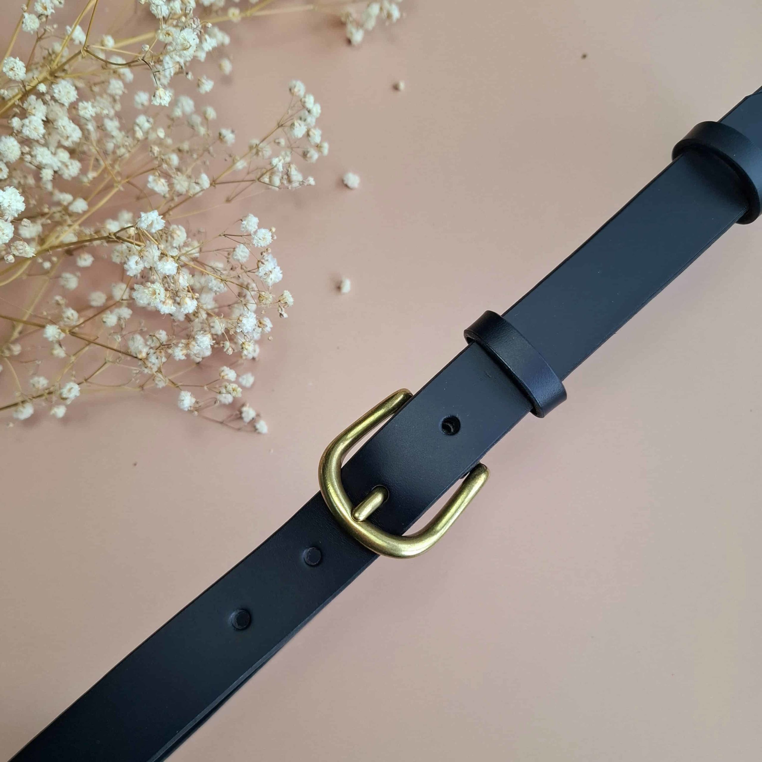Ceinture fine noire artisanale en cuir véritable, largeur 2,5cm, boucle vieux laiton