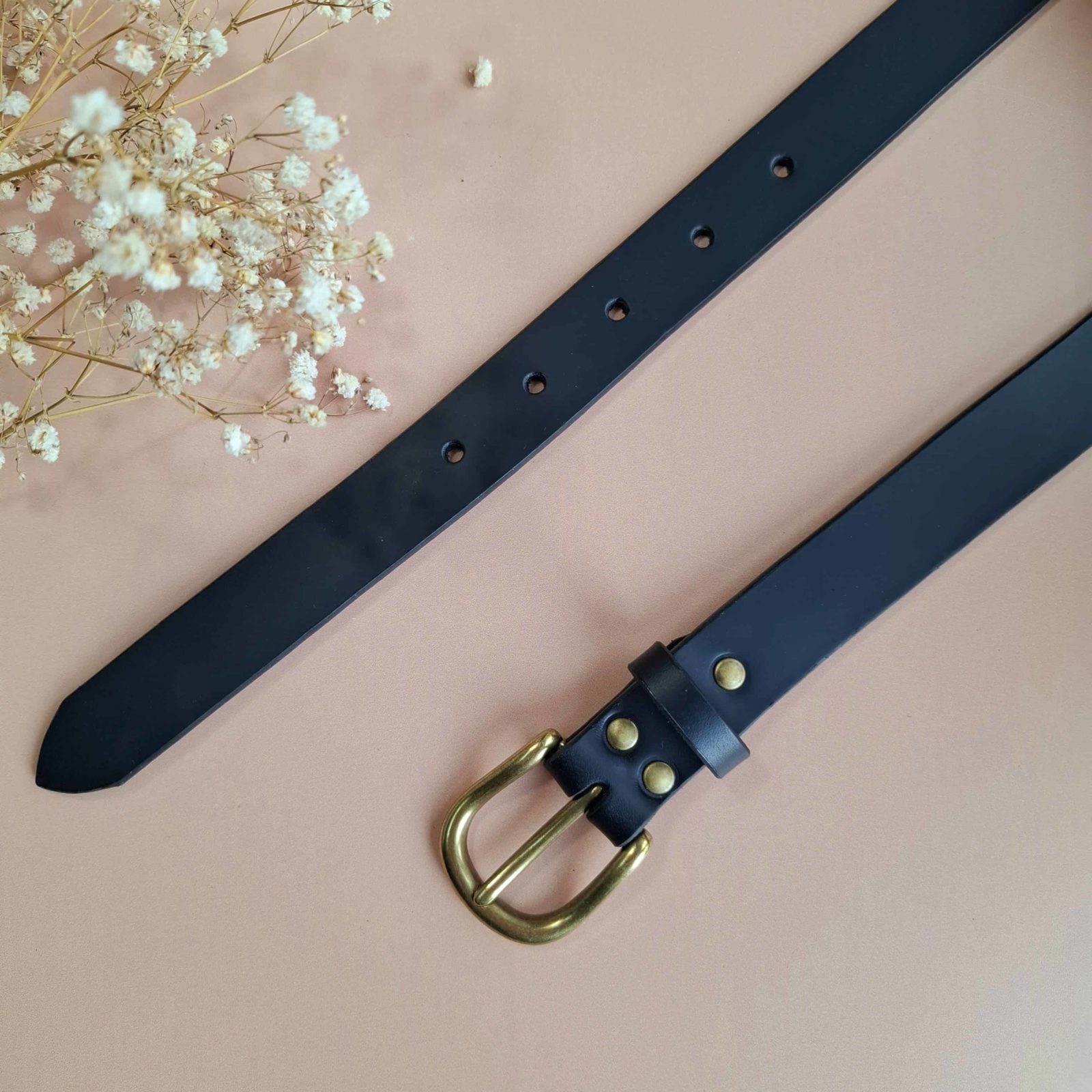 Ceinture fine noire artisanale en cuir véritable, largeur 2,5cm, boucle vieux laiton