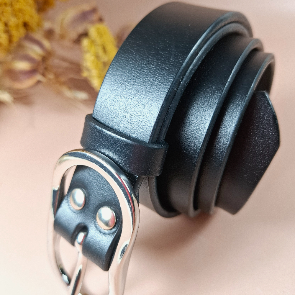 Ceinture noire fine en cuir boucle double arrondie argentée