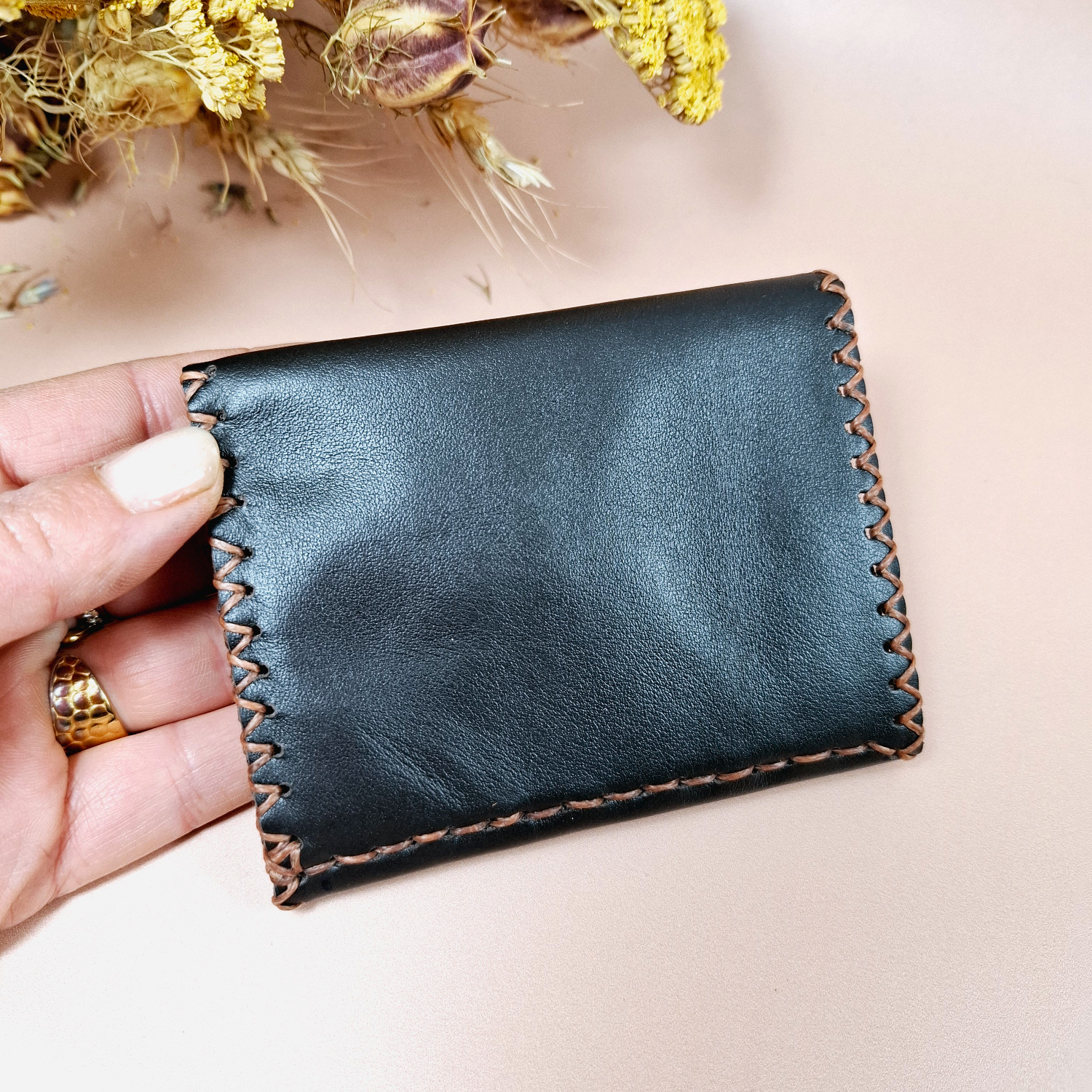 Porte-monnaie et porte-cartes en cuir marron foncé