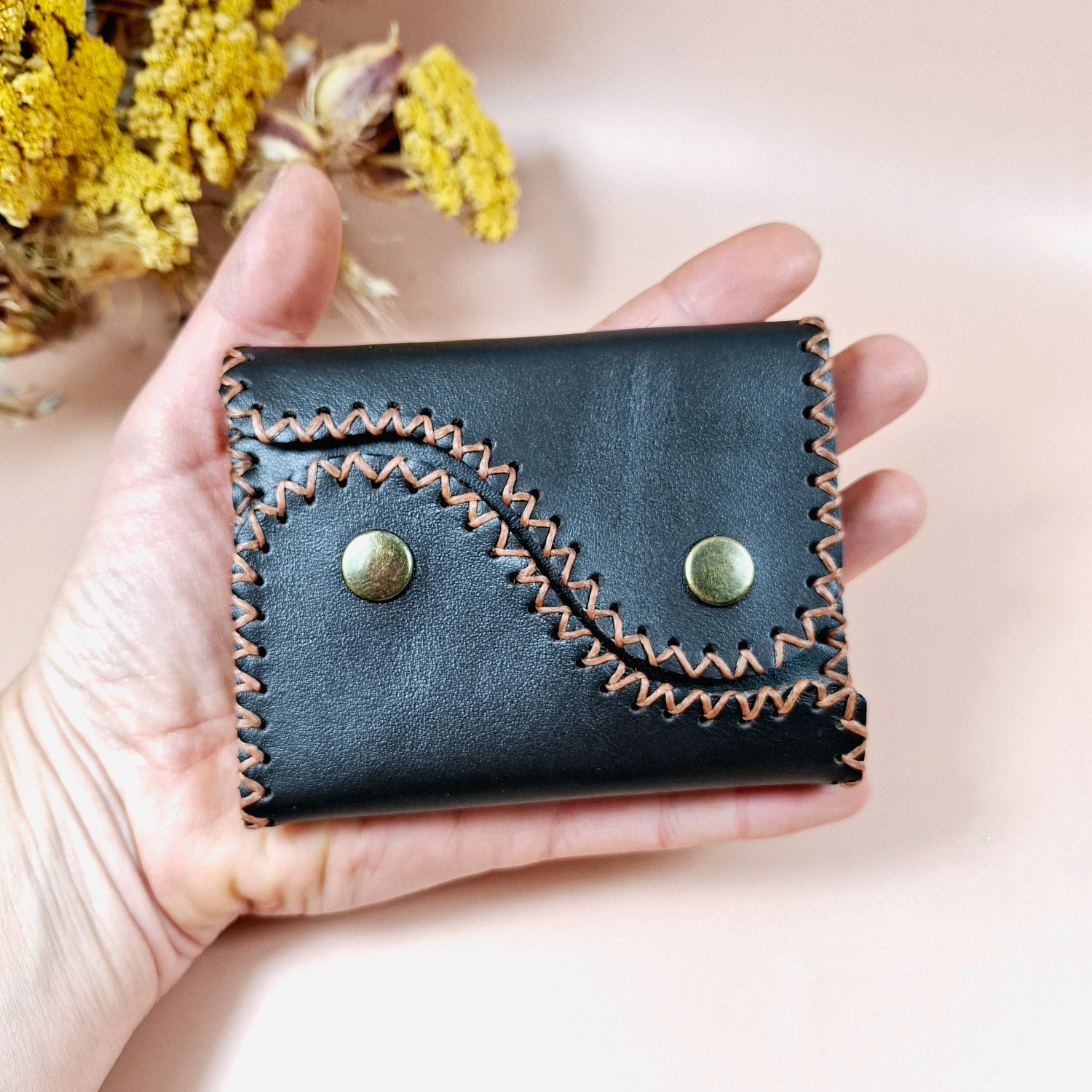 Porte-monnaie et porte-cartes en cuir marron foncé