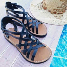 Sandales noires en cuir à brides