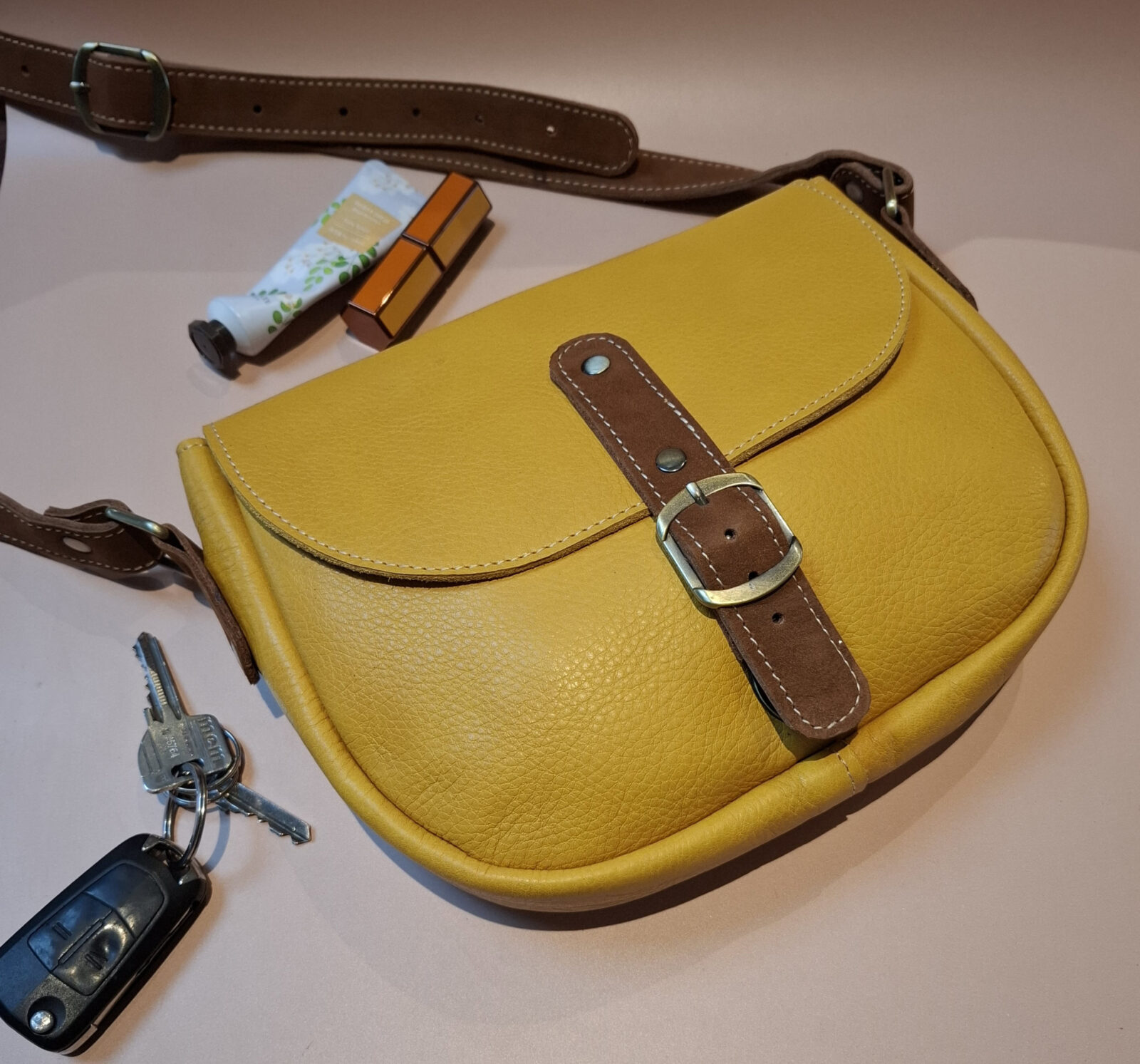 sac à main jaune en cuir