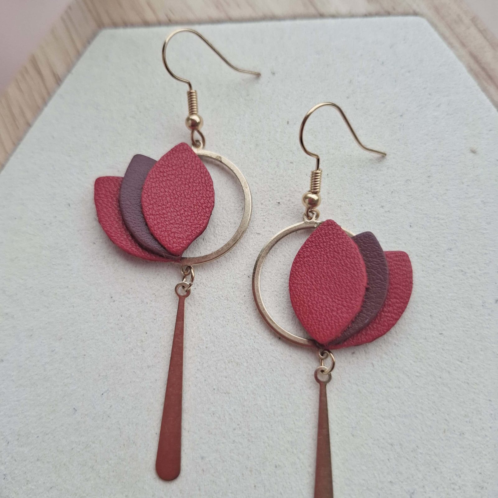 boucles d'oreilles rouge en cuir