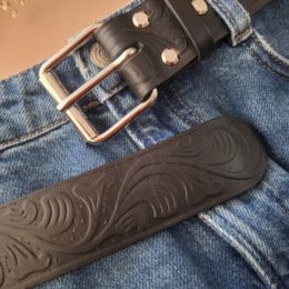 ceinture large noire cuir embossé