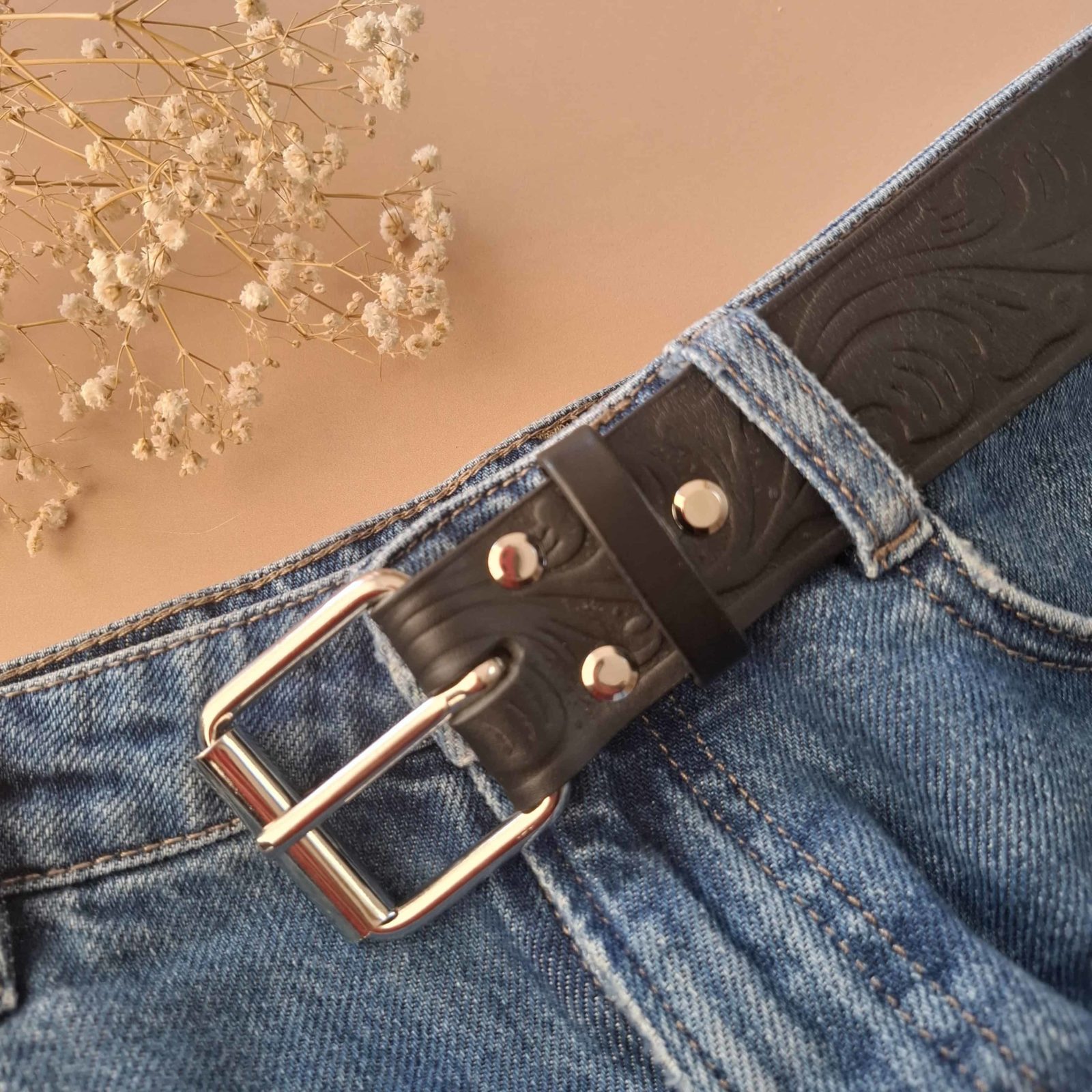 ceinture large noire cuir embossé