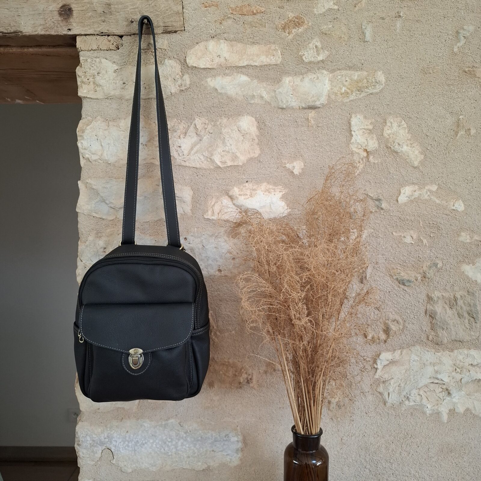 petit sac à dos en cuir noir convertible