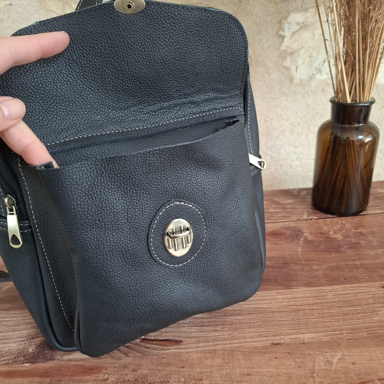 petit sac à dos en cuir noir convertible