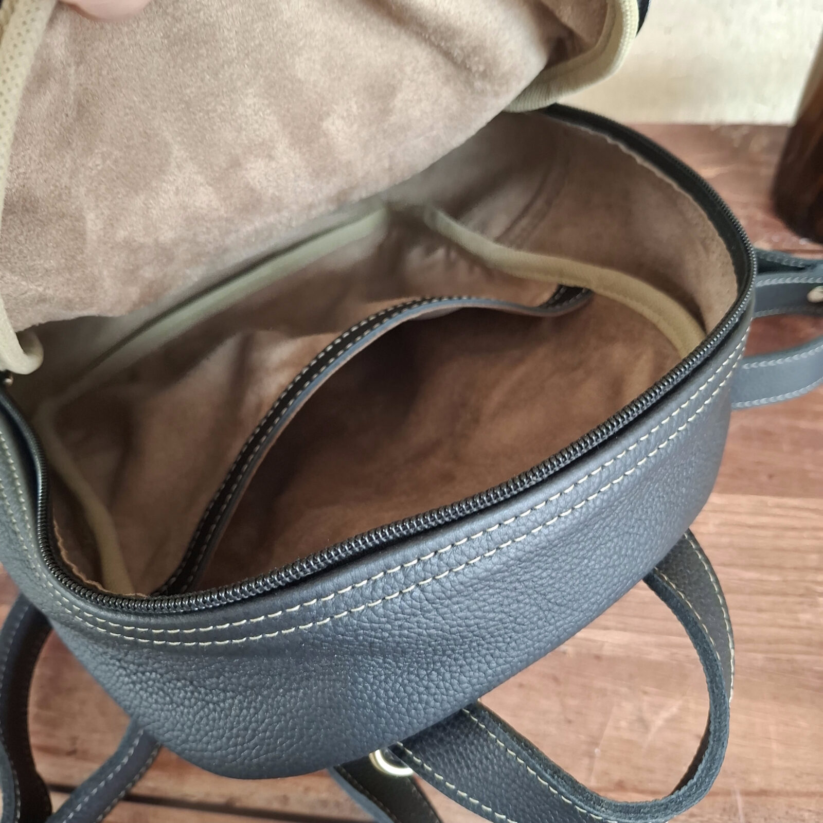 petit sac à dos en cuir noir convertible