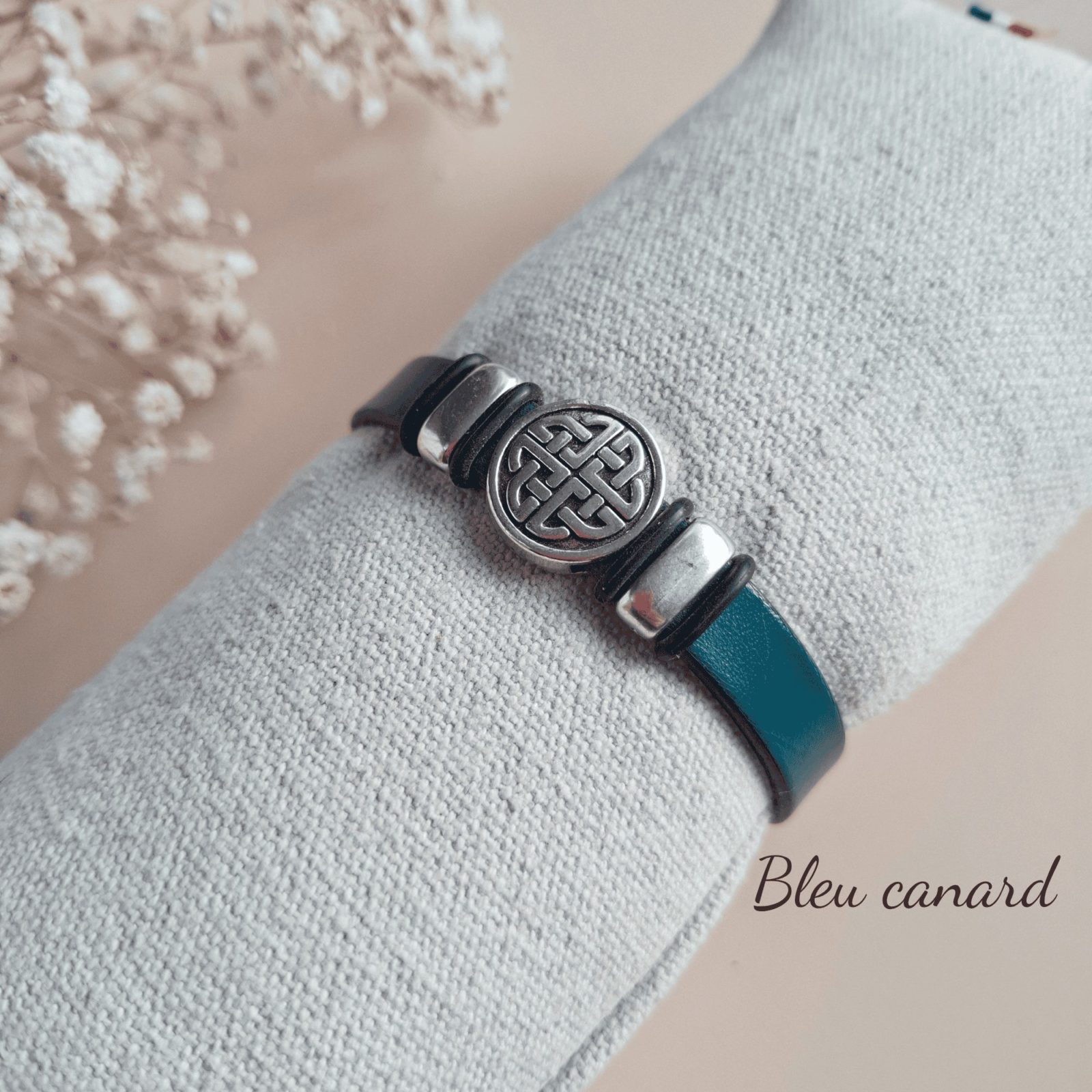 Bracelet celtique en cuir bleu canard
