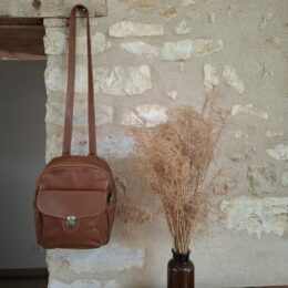 petit sac à dos convertible bandoulière en cuir marron clair convertible