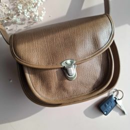 Sac arrondi cuir grainé camel