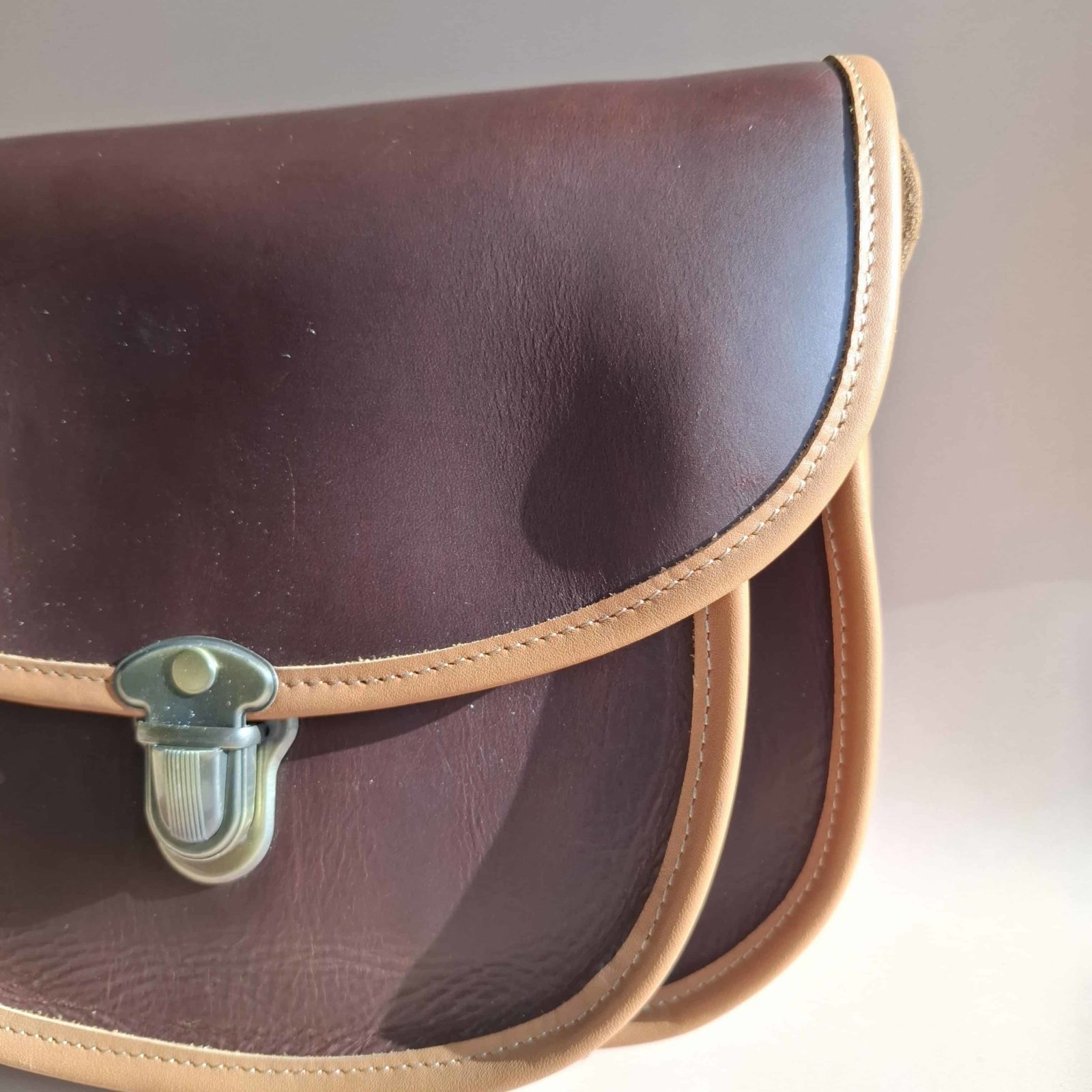 Besace en cuir marron et beige pour femme